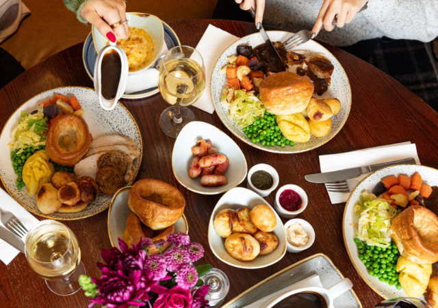 Image of people enjoying a sunday roast in a pub Image of people enjoying a sunday roast in a pub
