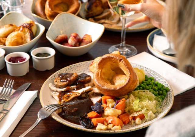 Image of people enjoying a sunday roast in a pub Image of people enjoying a sunday roast in a pub